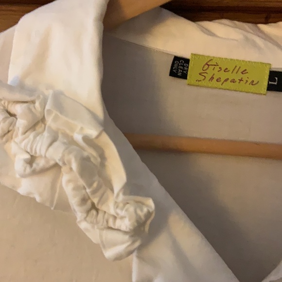 Beautiful white cotton blouse. - Picture 2 of 3